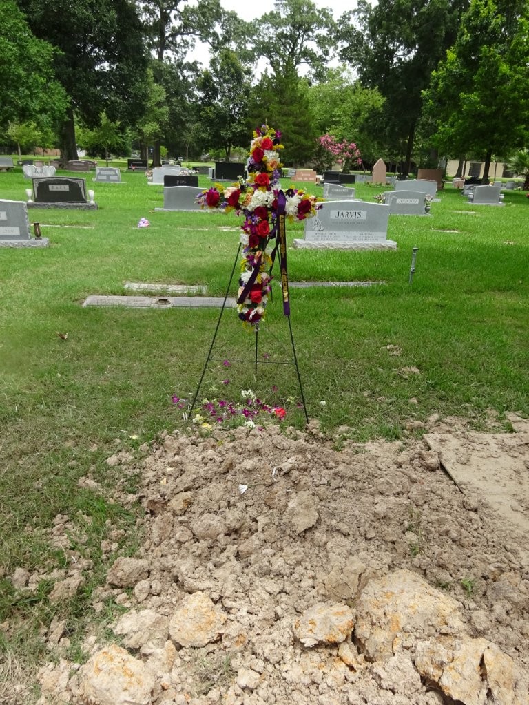 Dad's grave and cross Father's Day small